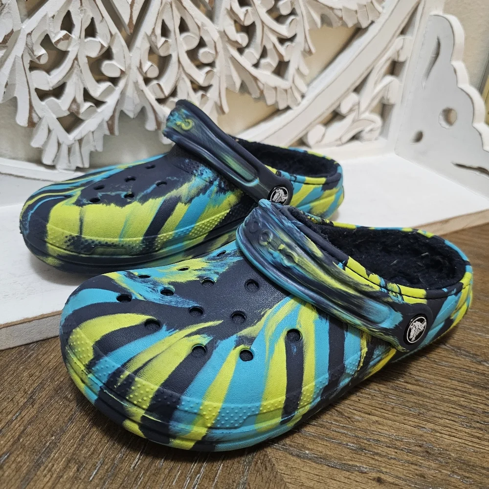 CROCS Kids Tie-Dye Blue and Yellow Fuzzy Lined Clogs